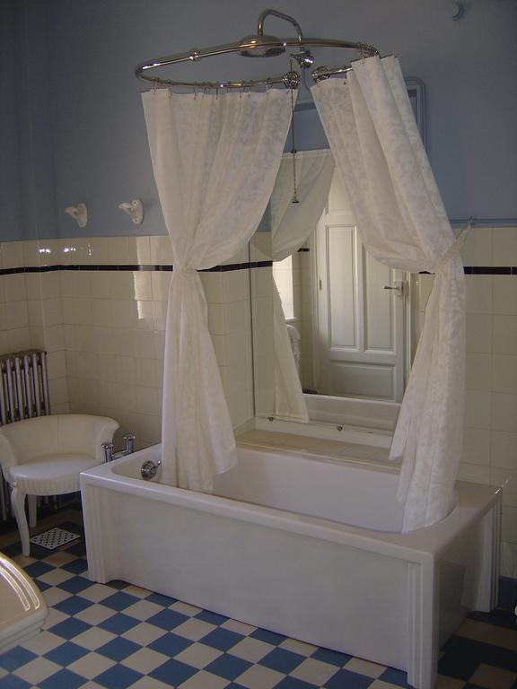 Le Terrondou Hotell Vic-sur-Cère Rum bild