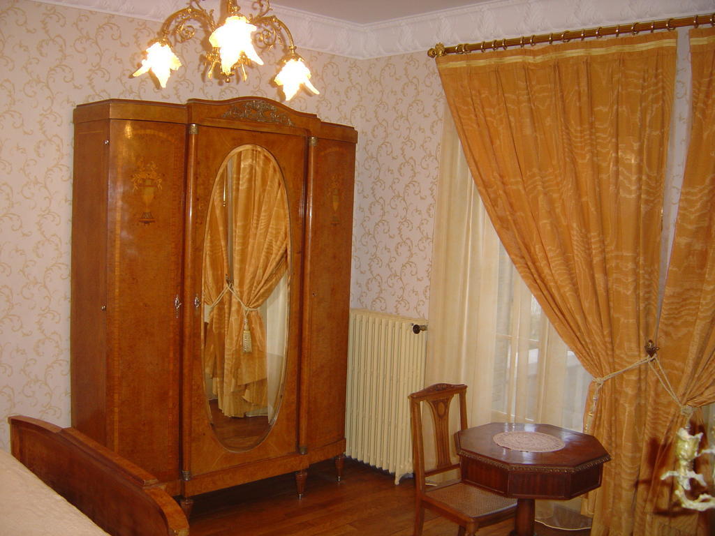Le Terrondou Hotell Vic-sur-Cère Rum bild