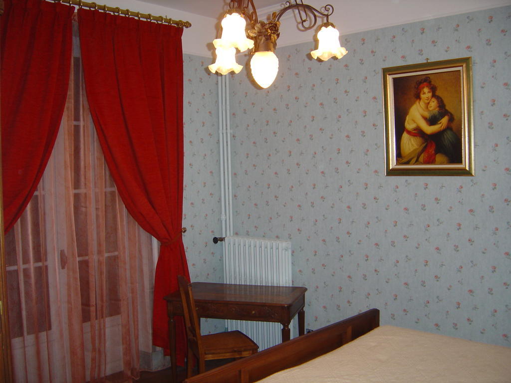 Le Terrondou Hotell Vic-sur-Cère Exteriör bild