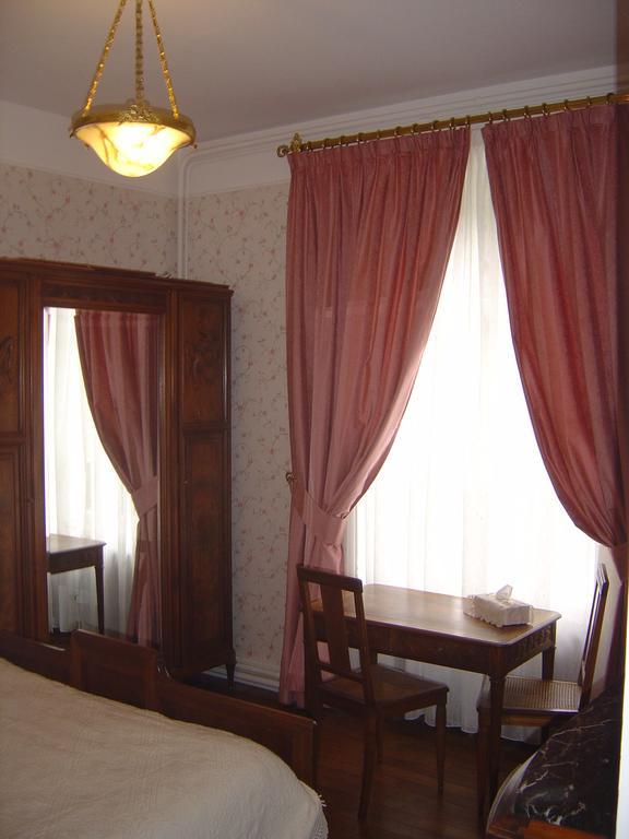 Le Terrondou Hotell Vic-sur-Cère Rum bild