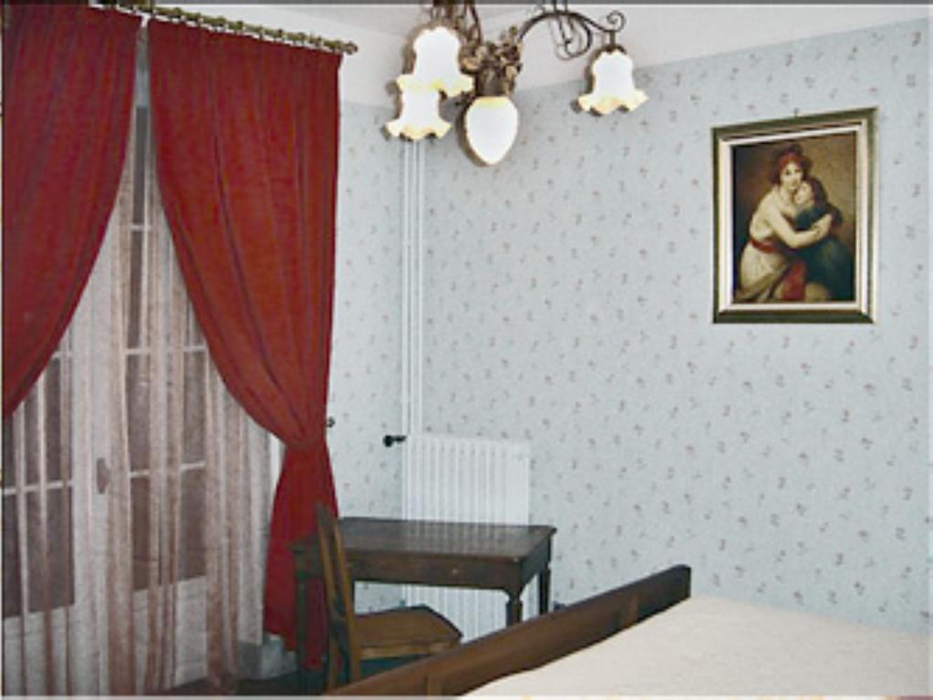Le Terrondou Hotell Vic-sur-Cère Rum bild