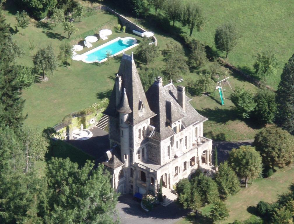 Le Terrondou Hotell Vic-sur-Cère Exteriör bild