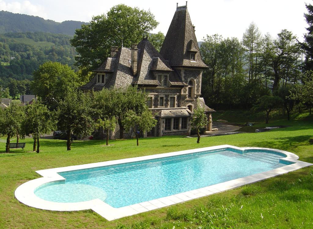 Le Terrondou Hotell Vic-sur-Cère Exteriör bild