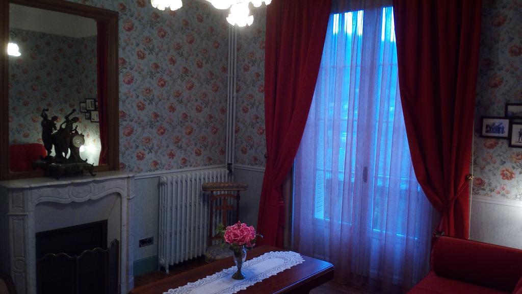Le Terrondou Hotell Vic-sur-Cère Exteriör bild