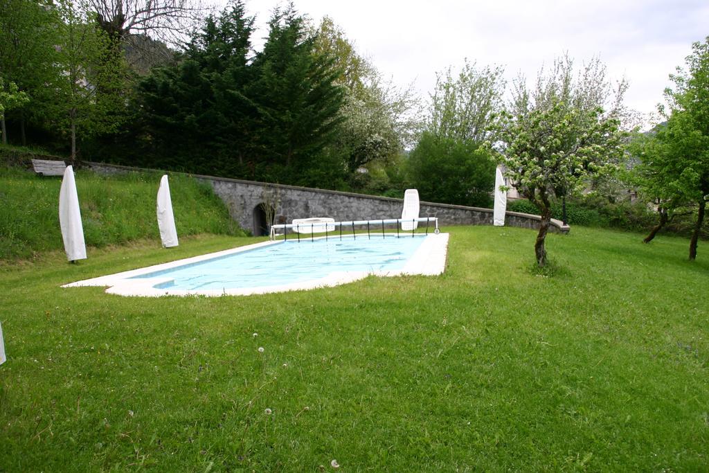 Le Terrondou Hotell Vic-sur-Cère Exteriör bild