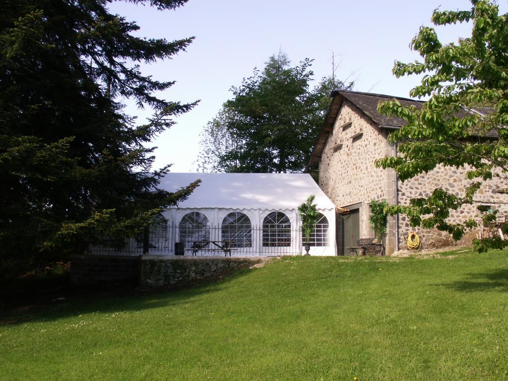 Le Terrondou Hotell Vic-sur-Cère Exteriör bild