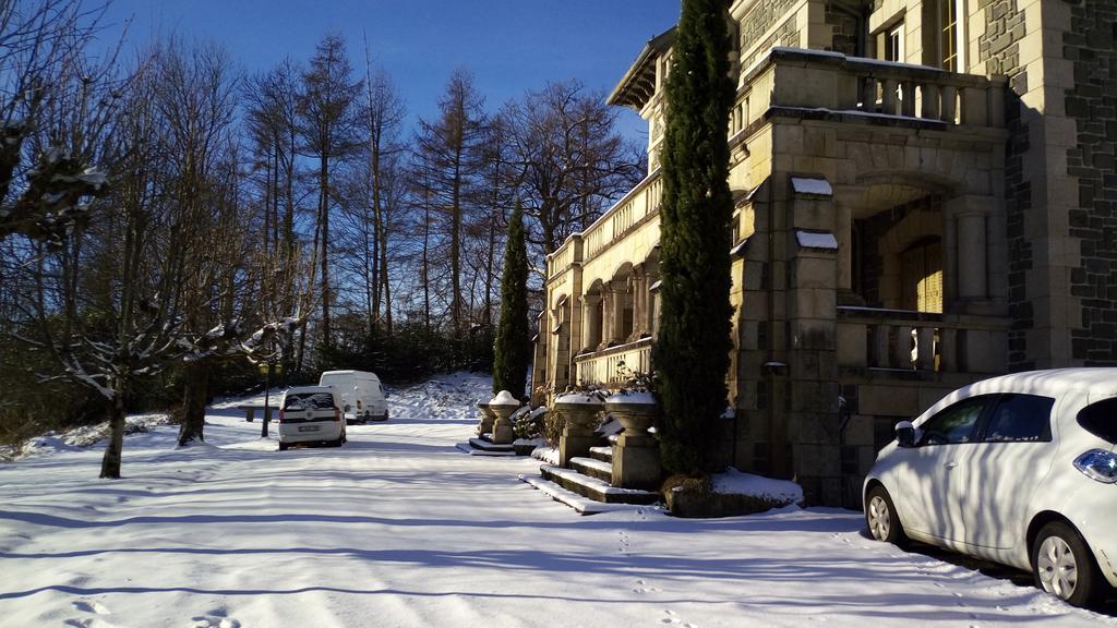 Le Terrondou Hotell Vic-sur-Cère Exteriör bild
