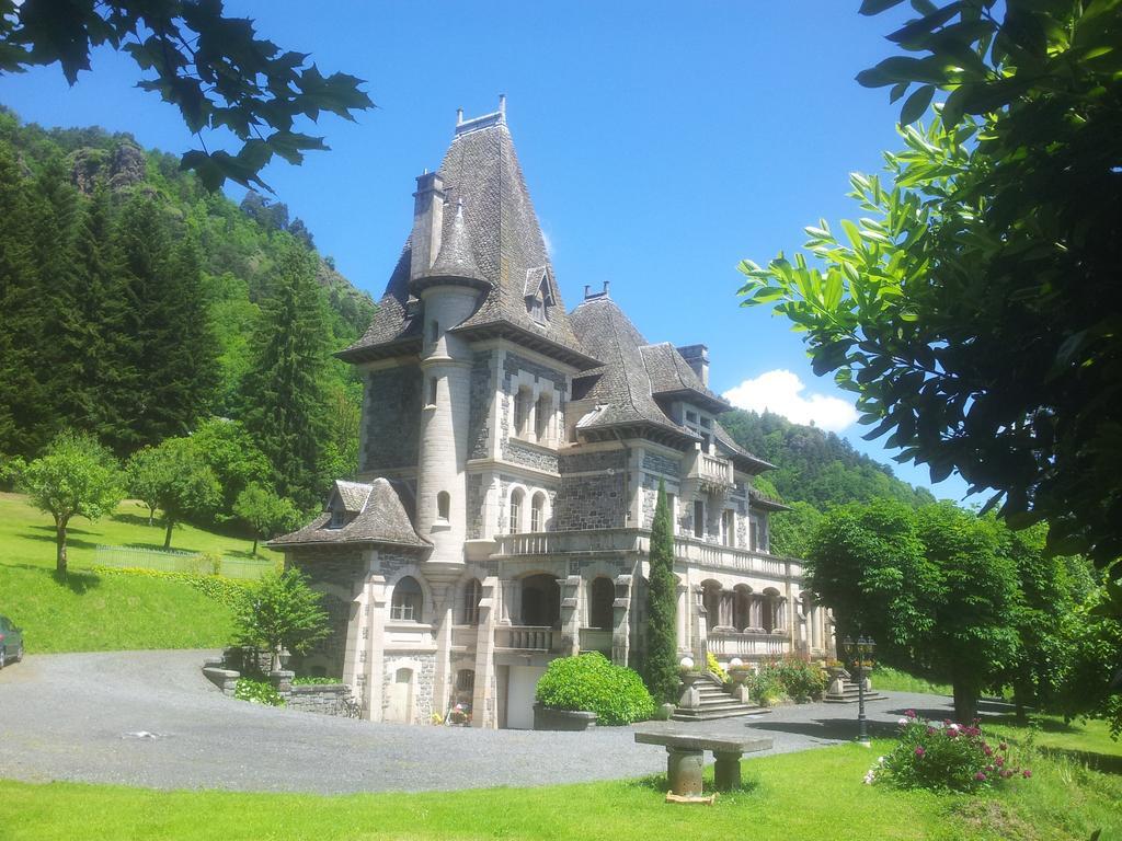 Le Terrondou Hotell Vic-sur-Cère Exteriör bild